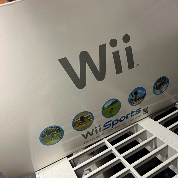 Original Nintendo Wii Gaming Console - Picture 2 of 3